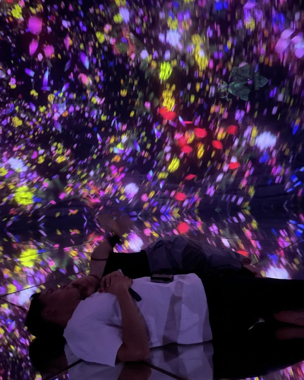 徐濠縈甫日本旅行照意外曝囡囡戀情 19歲康堤疑戀上高大日籍男模 