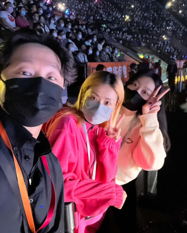 徐濠縈甫日本旅行照意外曝囡囡戀情 19歲康堤疑戀上高大日籍男模 