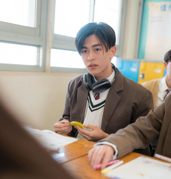 徐濠縈甫日本旅行照意外曝囡囡戀情 19歲康堤疑戀上高大日籍男模 