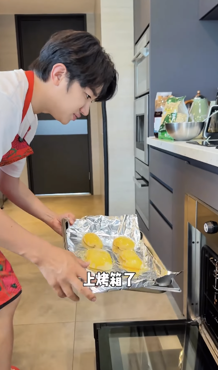 王祖藍拍片大曬過億豪宅 王祖藍拍片大曬過億豪宅