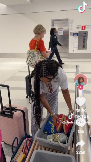 港爸去杜拜鬧到導遊跪地求饒 全因做錯離譜一事 網民竟力撐 