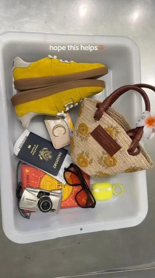 希臘港口浮現100噸死魚釀惡臭！當地進入緊急狀態1個月 專家推測因一現象造成 