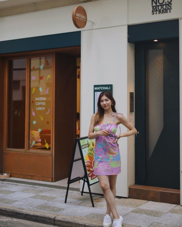 TVB力捧小花遊峇里泳裝曬蜜桃臀 優美泳姿令男泳客目不轉睛 