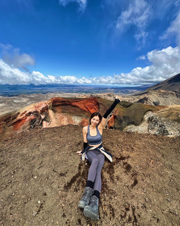 TVB力捧小花遊峇里泳裝曬蜜桃臀 優美泳姿令男泳客目不轉睛 