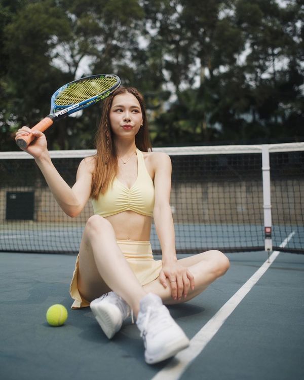 TVB力捧小花遊峇里泳裝曬蜜桃臀 優美泳姿令男泳客目不轉睛 