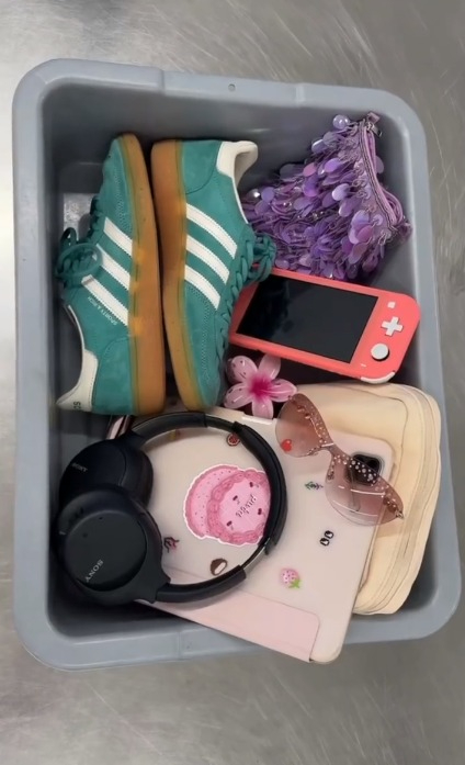 港爸去杜拜鬧到導遊跪地求饒 全因做錯離譜一事 網民竟力撐 