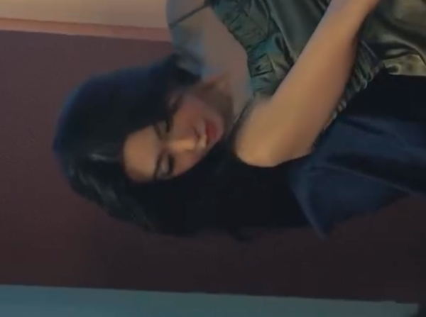 薛凱琪露側胸突破性感底線！網民指震撼眼球：二度發育？ 