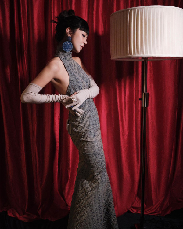 薛凱琪露側胸突破性感底線！網民指震撼眼球：二度發育？ 