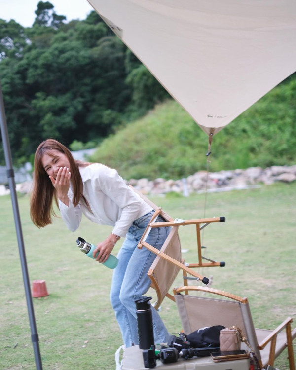 TVB力捧小花遊峇里泳裝曬蜜桃臀 優美泳姿令男泳客目不轉睛 