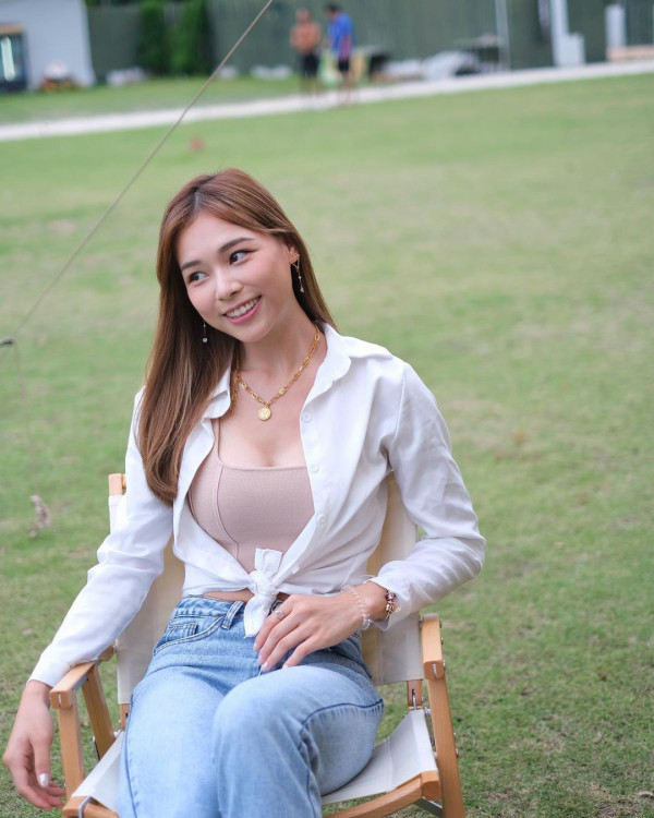 TVB力捧小花遊峇里泳裝曬蜜桃臀 優美泳姿令男泳客目不轉睛 