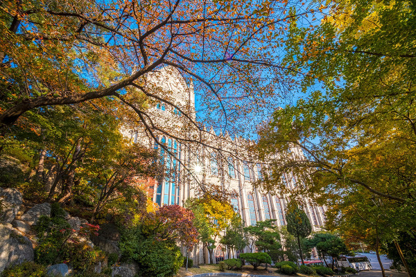市區賞楓景點 慶熙大學(圖片來源:Facebook@경희대학교 - Kyung Hee University) 市區賞楓景點 慶熙大學(圖片來源:Facebook@경희대학교 - Kyung Hee University)