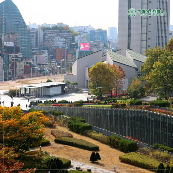 市區賞楓景點 梨花女子大學(圖片來源:Facebook@이화여자대학교 Ewha Womans University) 市區賞楓景點 梨花女子大學(圖片來源:Facebook@이화여자대학교 Ewha Womans University)