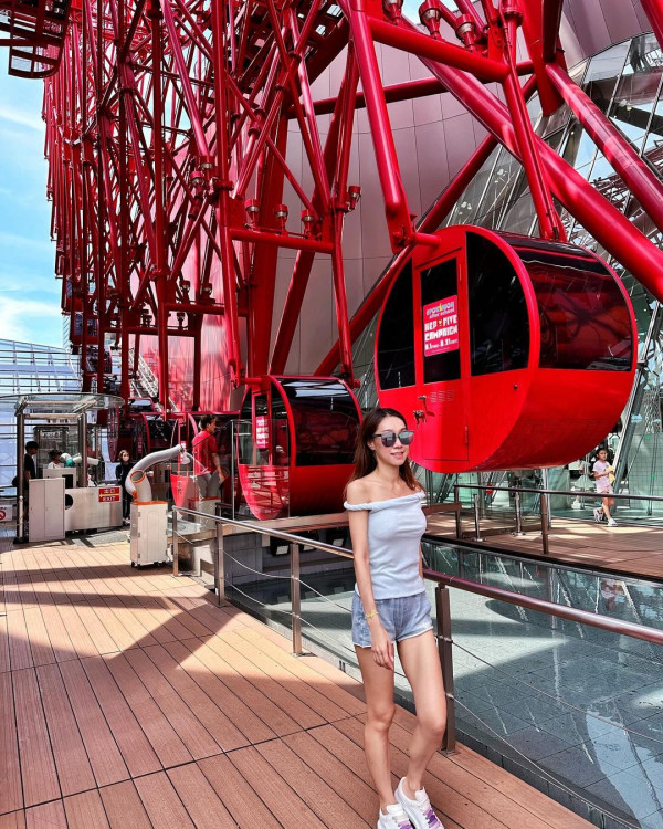 前TVB女星半裸上陣浸溫泉曬香肩 離巢大解放！罕曬出浴照僅泡泡遮胸 