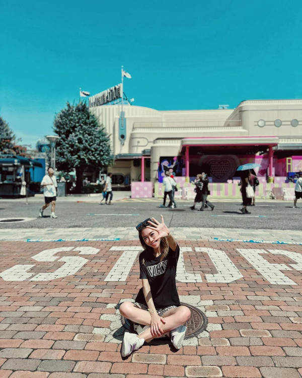 前TVB女星半裸上陣浸溫泉曬香肩 離巢大解放！罕曬出浴照僅泡泡遮胸 