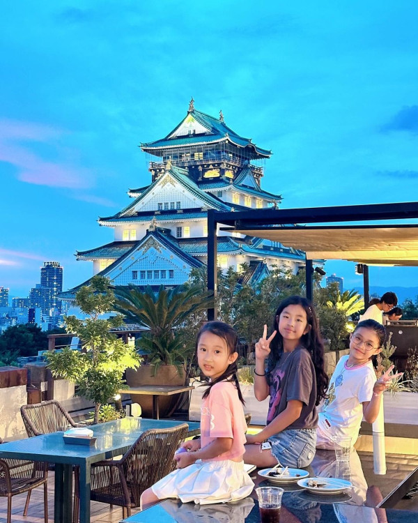 前TVB女星半裸上陣浸溫泉曬香肩 離巢大解放！罕曬出浴照僅泡泡遮胸 