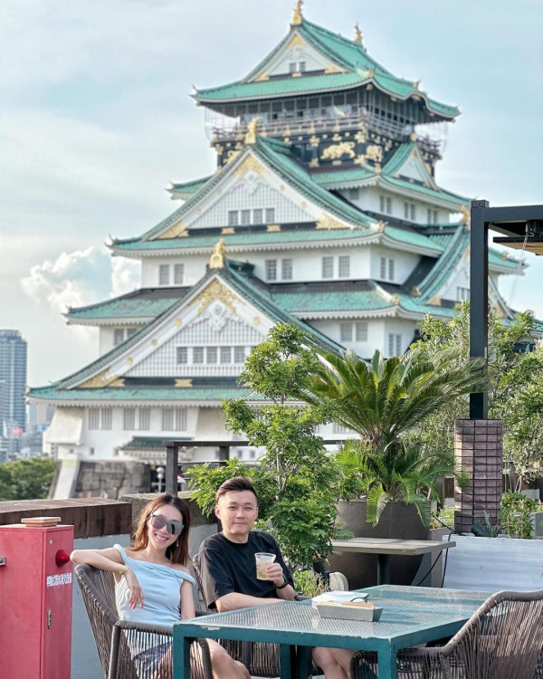 前TVB女星半裸上陣浸溫泉曬香肩 離巢大解放！罕曬出浴照僅泡泡遮胸 