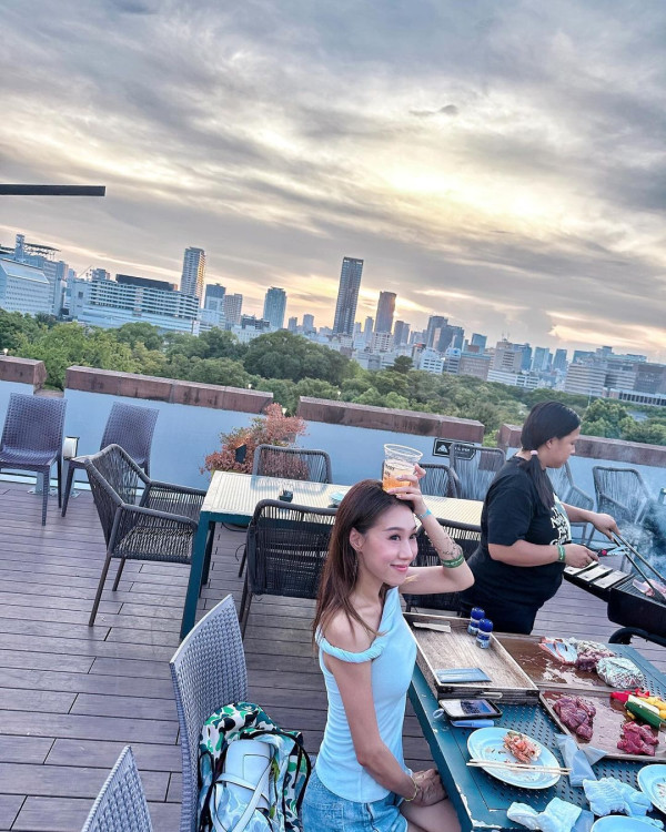 前TVB女星半裸上陣浸溫泉曬香肩 離巢大解放！罕曬出浴照僅泡泡遮胸 