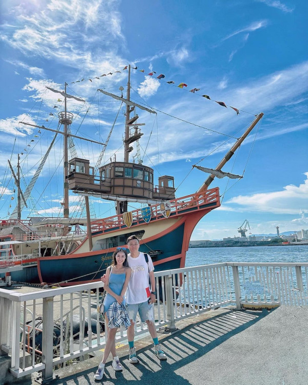 前TVB女星半裸上陣浸溫泉曬香肩 離巢大解放！罕曬出浴照僅泡泡遮胸 