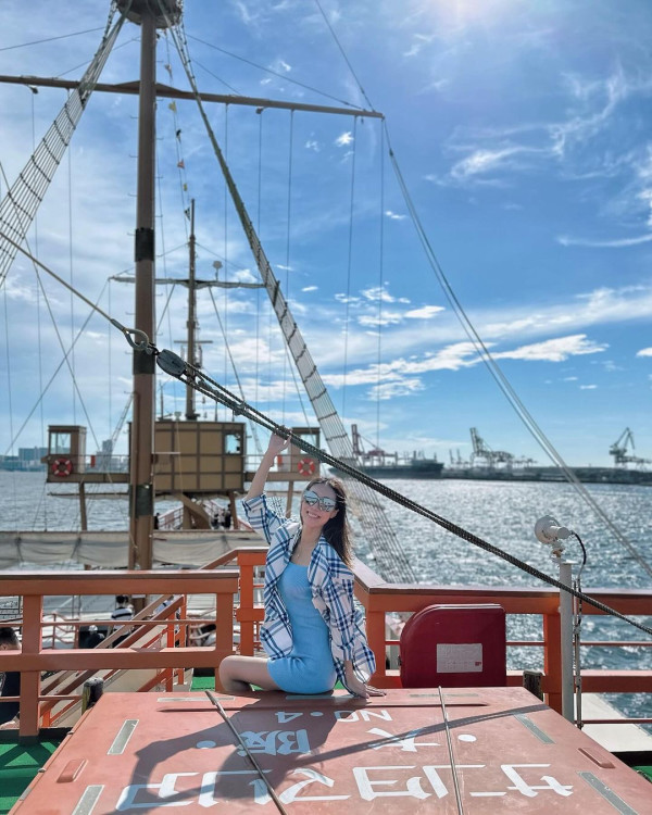 前TVB女星半裸上陣浸溫泉曬香肩 離巢大解放！罕曬出浴照僅泡泡遮胸 