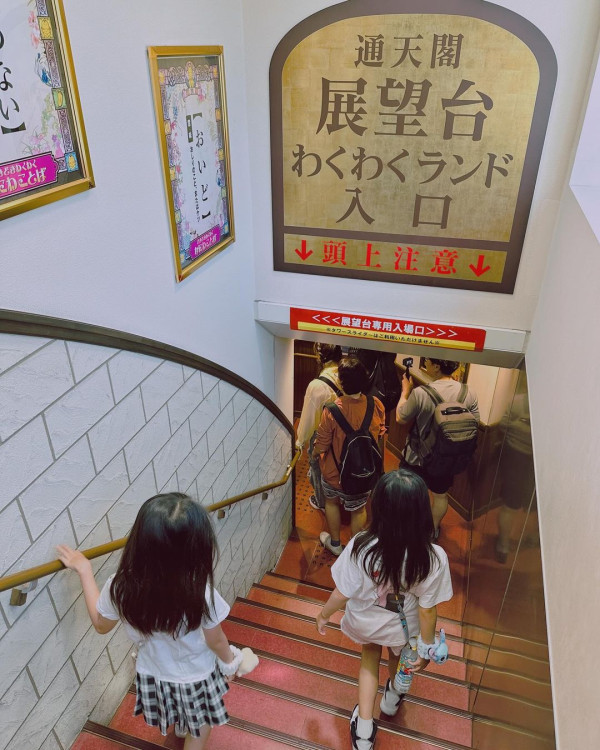 前TVB女星半裸上陣浸溫泉曬香肩 離巢大解放！罕曬出浴照僅泡泡遮胸 