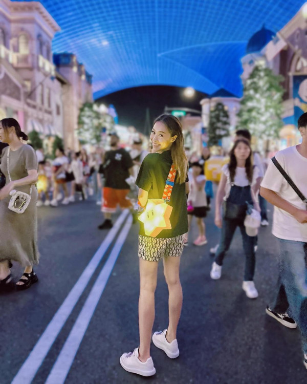 前TVB女星半裸上陣浸溫泉曬香肩 離巢大解放！罕曬出浴照僅泡泡遮胸 