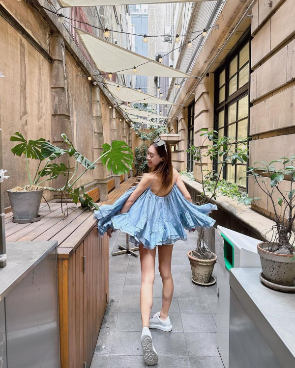 前TVB女星半裸上陣浸溫泉曬香肩 離巢大解放！罕曬出浴照僅泡泡遮胸 