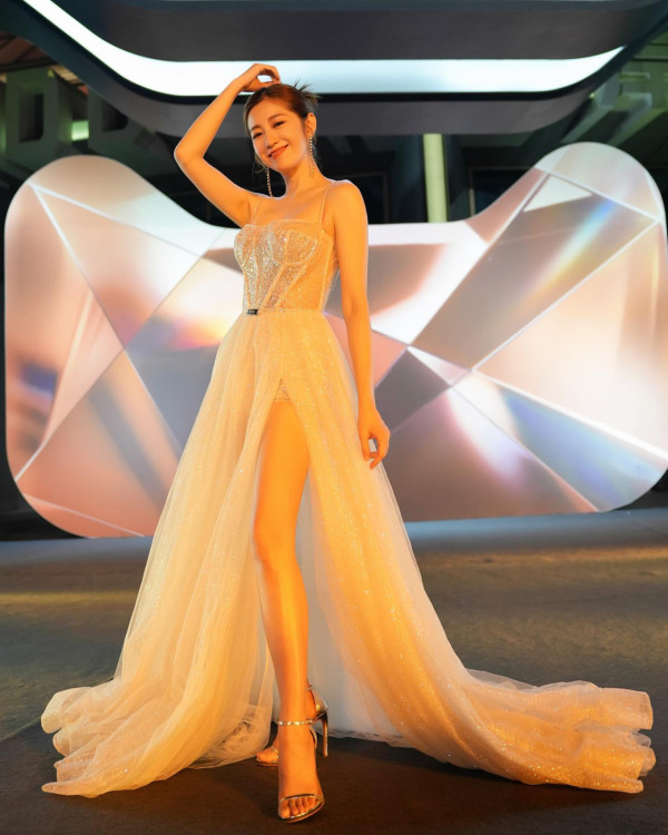 43歲陳自瑤最新超近鏡生圖!網民感嘆顯歲月痕跡氣質搭救!