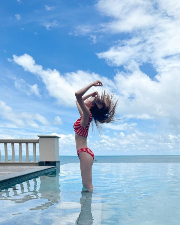 關智斌Kenny緊身小泳褲騷肌!罕派浸溫泉福利照