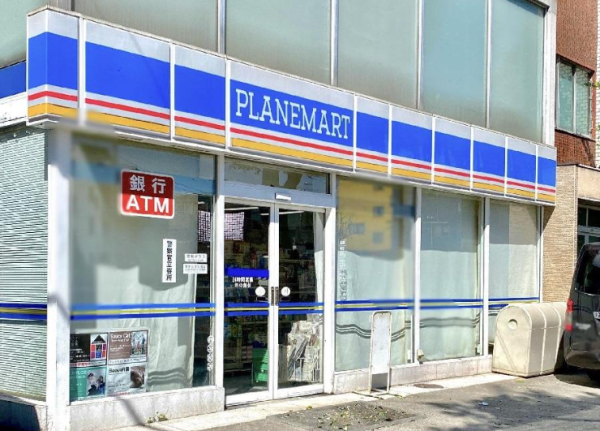 日男去LAWSON誤闖色情商店！藍白配色似足9成！ 