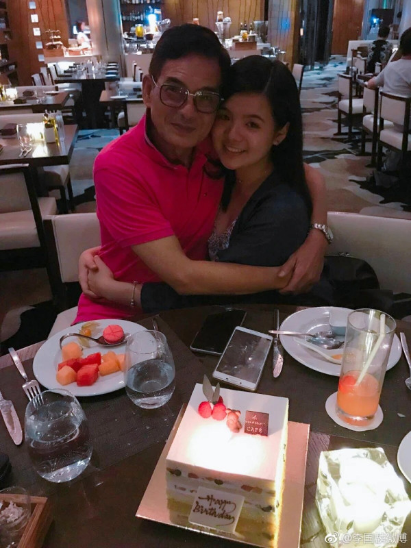 前TVB綠葉遊大英博物館露不忿樣？  22歲女越大越靚 被指撞樣劉亦菲 