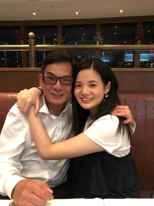 前TVB綠葉遊大英博物館露不忿樣？  22歲女越大越靚 被指撞樣劉亦菲 