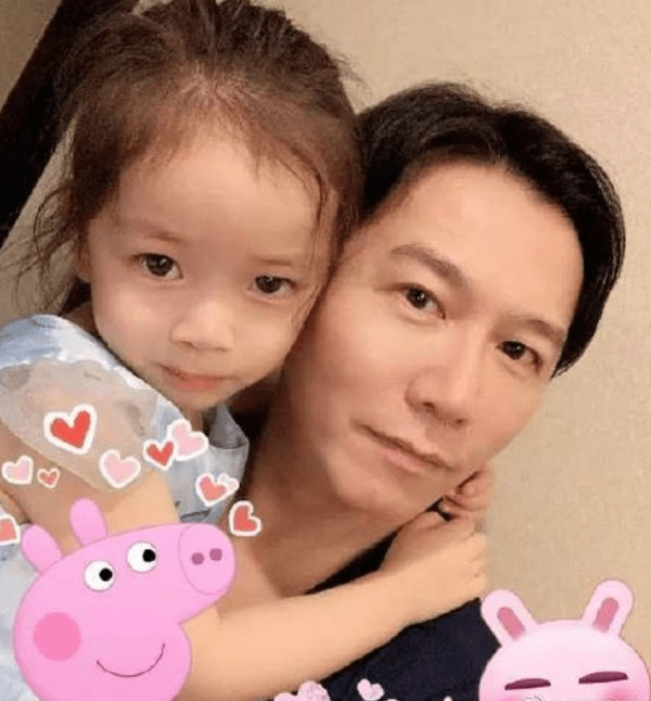 前TVB小生商務機艙被偷拍 網友因1原因唔敢同偶像合照？ 