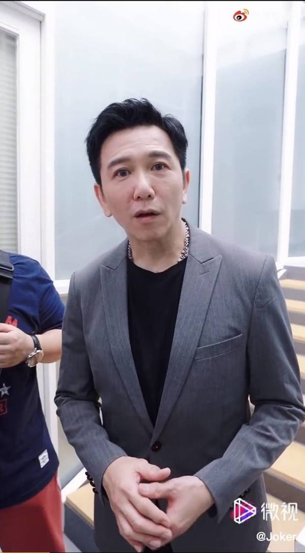 前TVB小生商務機艙被偷拍 網友因1原因唔敢同偶像合照？ 