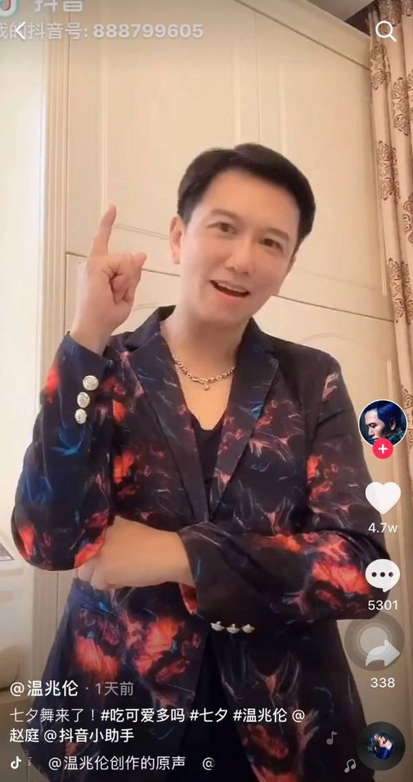 前TVB小生商務機艙被偷拍 網友因1原因唔敢同偶像合照？ 