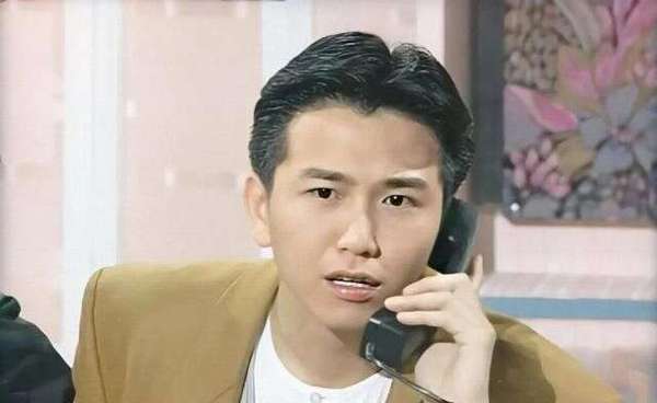 前TVB小生商務機艙被偷拍 網友因1原因唔敢同偶像合照？ 