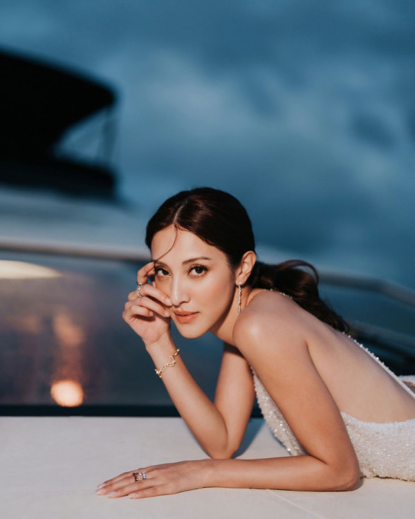 陳凱琳鄭嘉穎帶3個囝囝去泰國!著全紅色家庭裝勁溫馨!