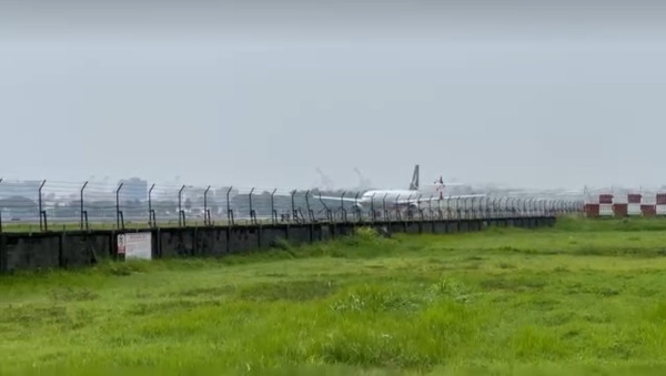 國泰高雄飛香港客機疑引擎故障冒出火光 航班緊急取消起飛 