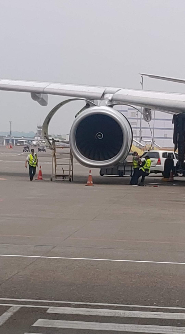 國泰高雄飛香港客機疑引擎故障冒出火光 航班緊急取消起飛 