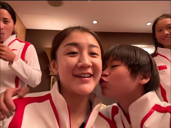 全紅嬋現身澳門酒店遭近百狂迷圍堵嚇到喊！男女粉絲跟入女廁場面失控 