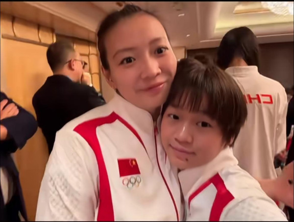 全紅嬋現身澳門酒店遭近百狂迷圍堵嚇到喊！男女粉絲跟入女廁場面失控 