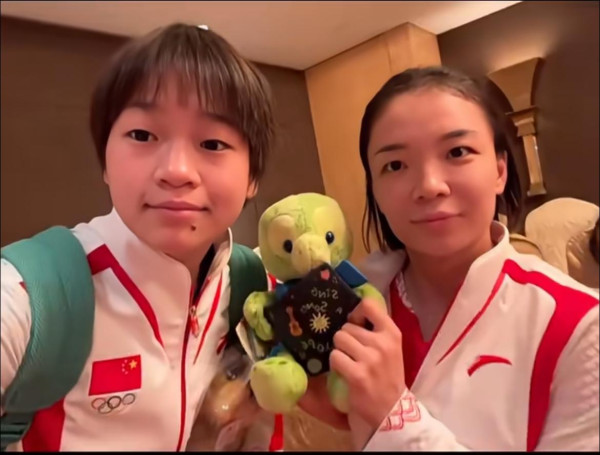 全紅嬋現身澳門酒店遭近百狂迷圍堵嚇到喊！男女粉絲跟入女廁場面失控 