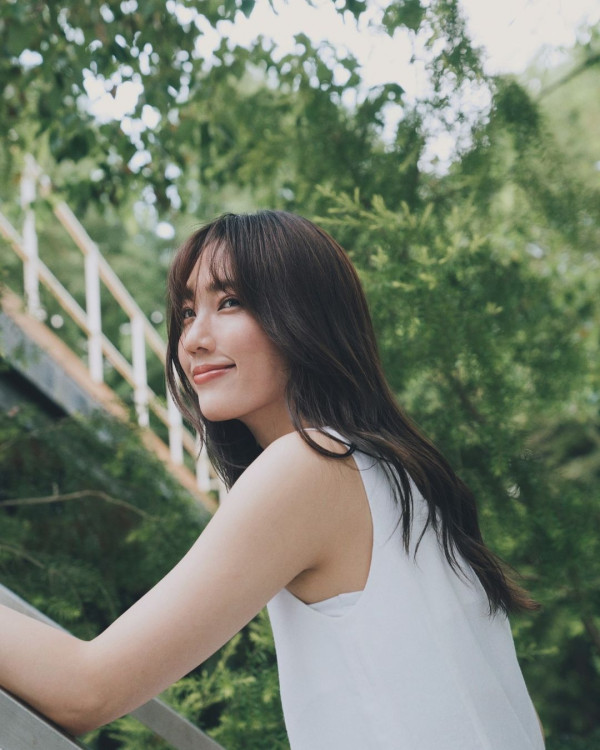 余文樂老婆王棠云被指搭飛機扮傻搶位 IG發文道歉 澄清顧囡心切並非有意 