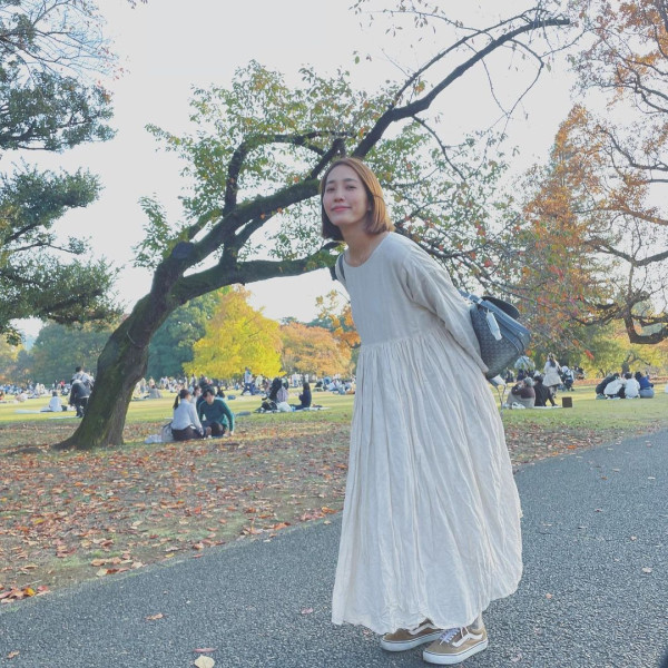 余文樂老婆王棠云被指搭飛機扮傻搶位 IG發文道歉 澄清顧囡心切並非有意 