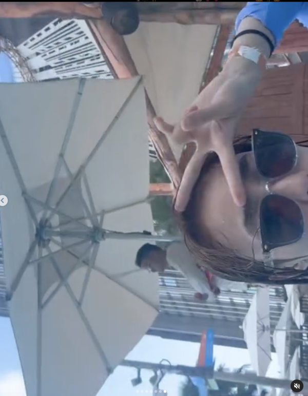 Lily Collins性感金裙現身首映禮！粉絲卻指顏值崩壞？ 