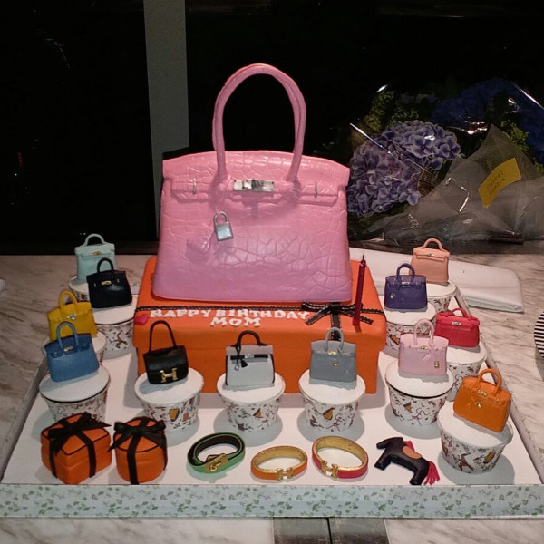 顧紀筠身為Hermès忠實粉絲，現在至少擁有過百個Hermès手袋收藏。