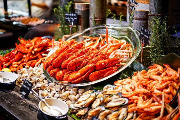 澳門JW萬豪酒店自助餐2人同行優惠!4任食海鮮/牛扒/北京填鴨