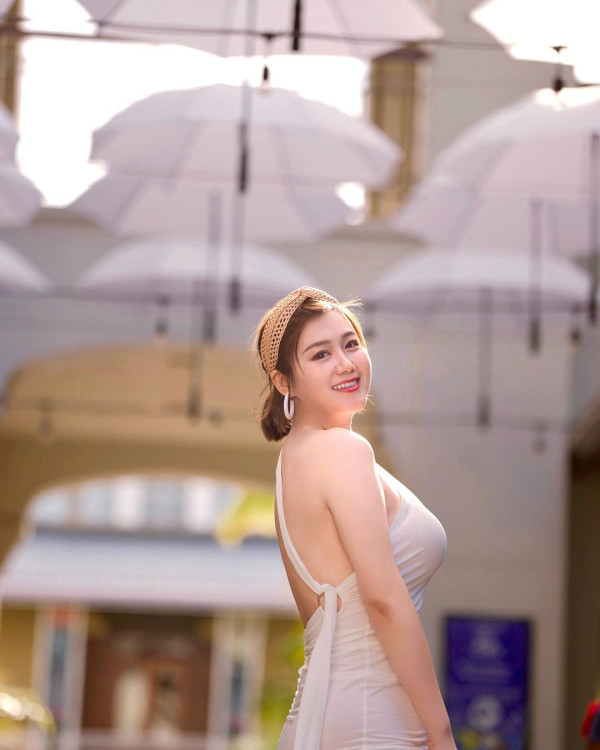 陳凱琳鄭嘉穎帶3個囝囝去泰國!著全紅色家庭裝勁溫馨!