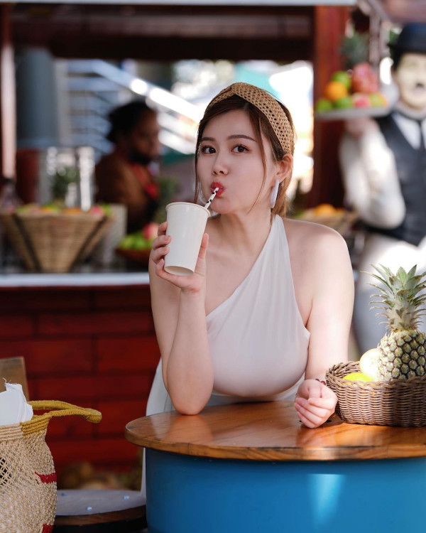 陳凱琳鄭嘉穎帶3個囝囝去泰國!著全紅色家庭裝勁溫馨!