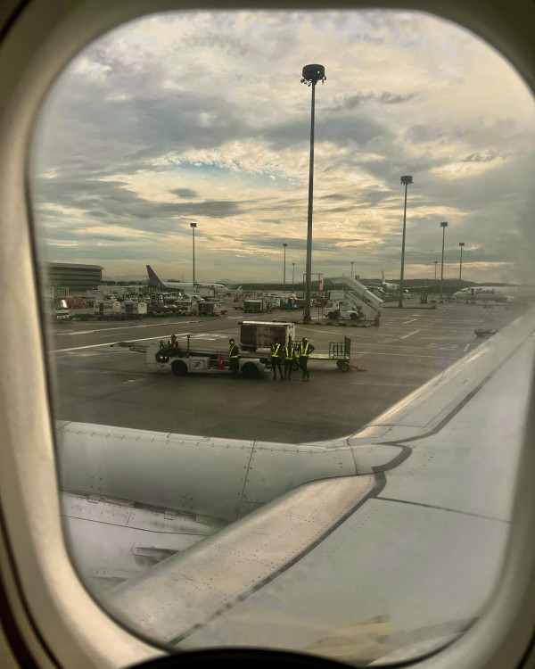 陳凱琳鄭嘉穎帶3個囝囝去泰國!著全紅色家庭裝勁溫馨!