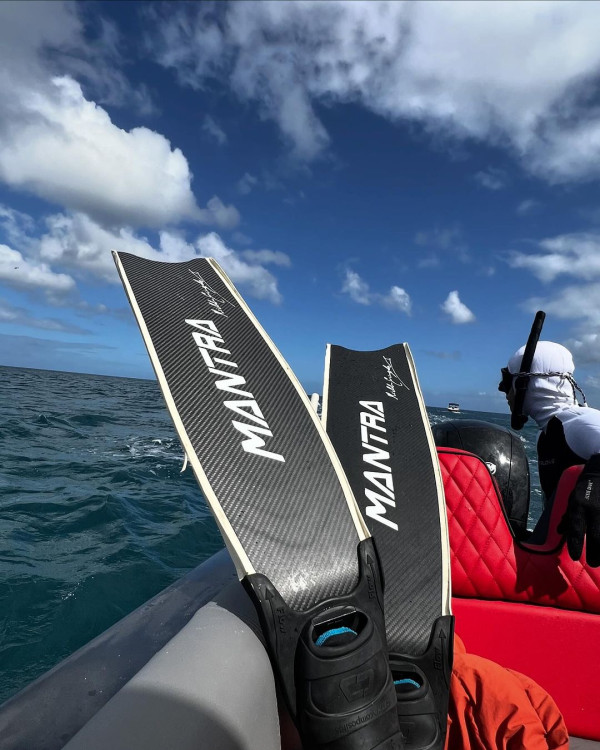 陳凱琳鄭嘉穎帶3個囝囝去泰國!著全紅色家庭裝勁溫馨!